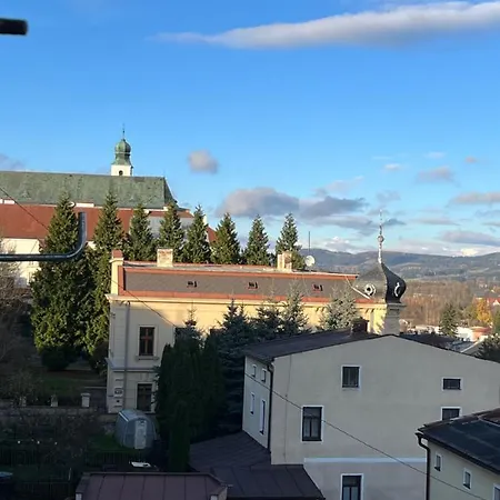 Male Namesti, Hotel apartamentowy 3*