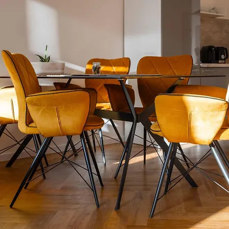 Malé Náměstí, 4*