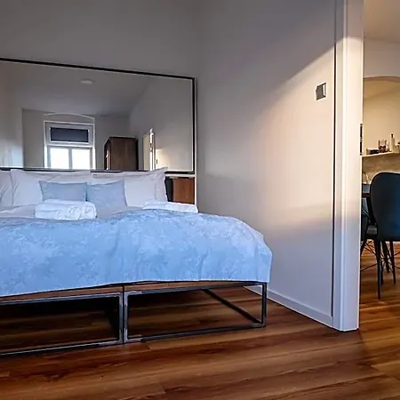 Male Namesti, Hotel apartamentowy 3*