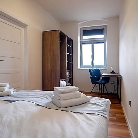 Male Namesti, Hotel apartamentowy Broumov