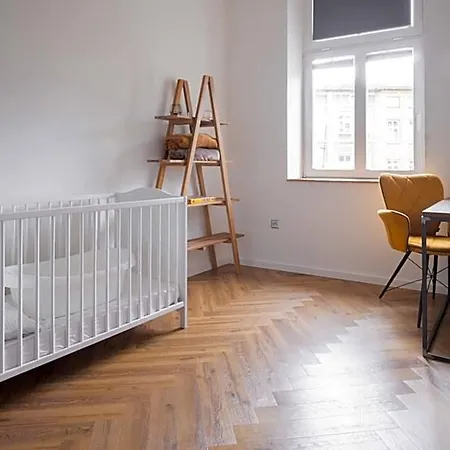 Male Namesti, Hotel apartamentowy 3*