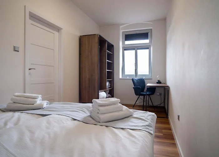 Male Namesti, 3*